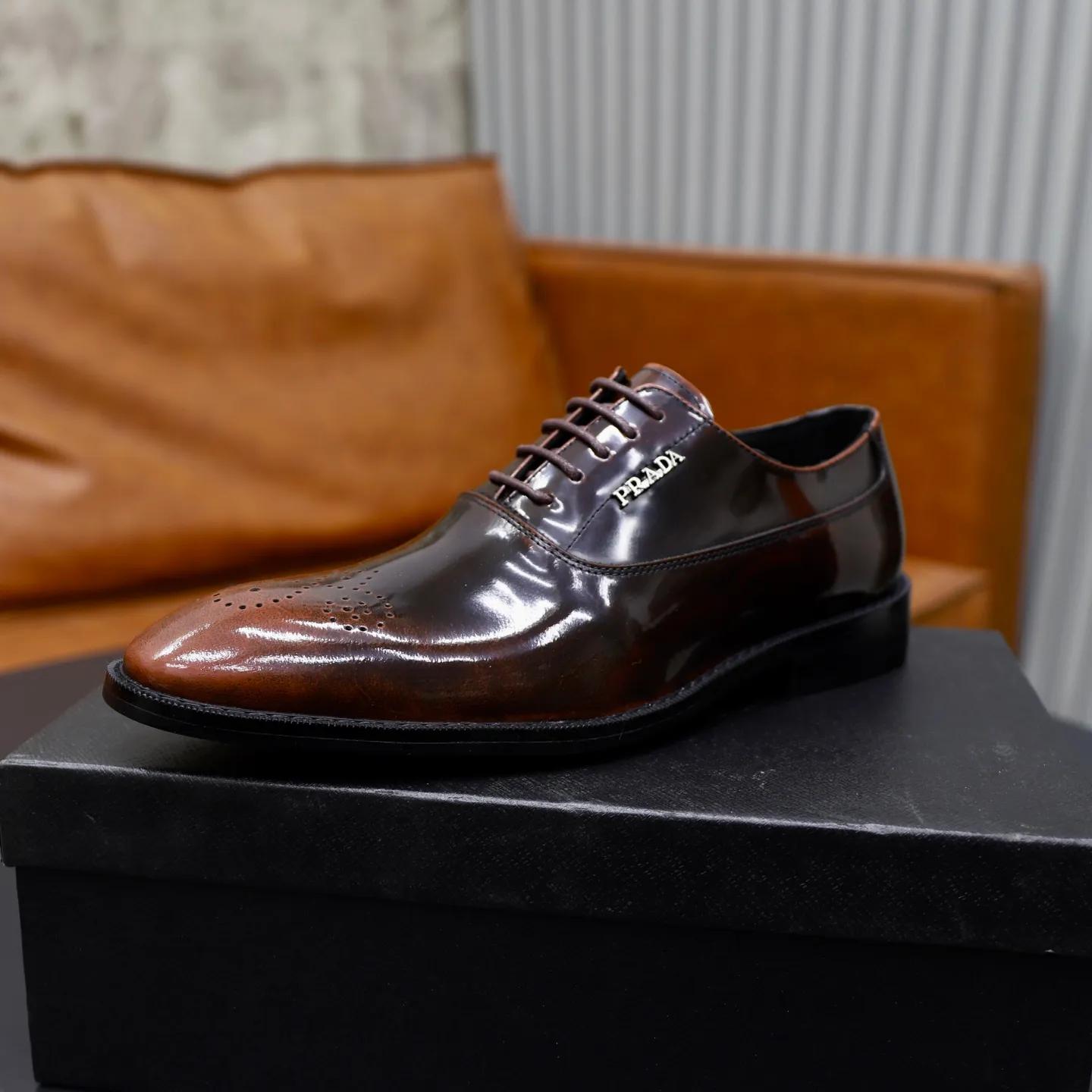 Ex-factory price: 540💰🙅‍♂️🙅‍♂️🙅‍♂️ Brand: PRADA Standard code: Men's code 38-44 (45 can be customized) Grade: Same style as the official website Original order quality Material: Original cowhide surface Comfortable cowhide lining Original outsole Style category: Men's fashionable casual leather shoes Distinguished big-name luxury elements Top luxury Color: actual picture color